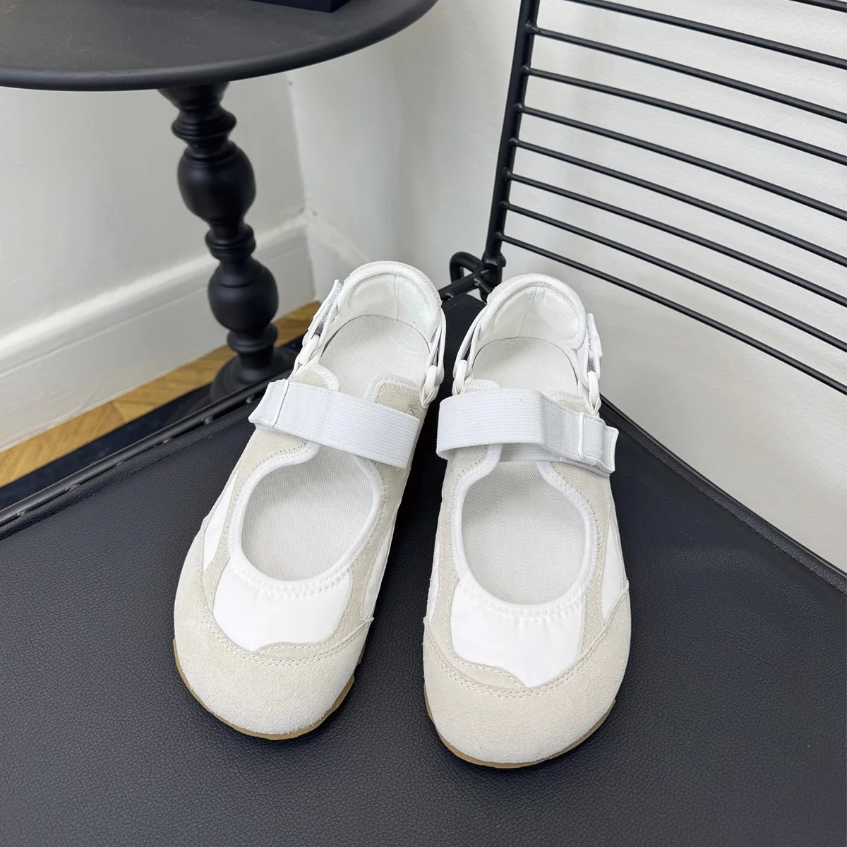 2026 High Quality Autumn Women Hook And Loop Closure Flat Walking Casual Sport Shoes ch26022805