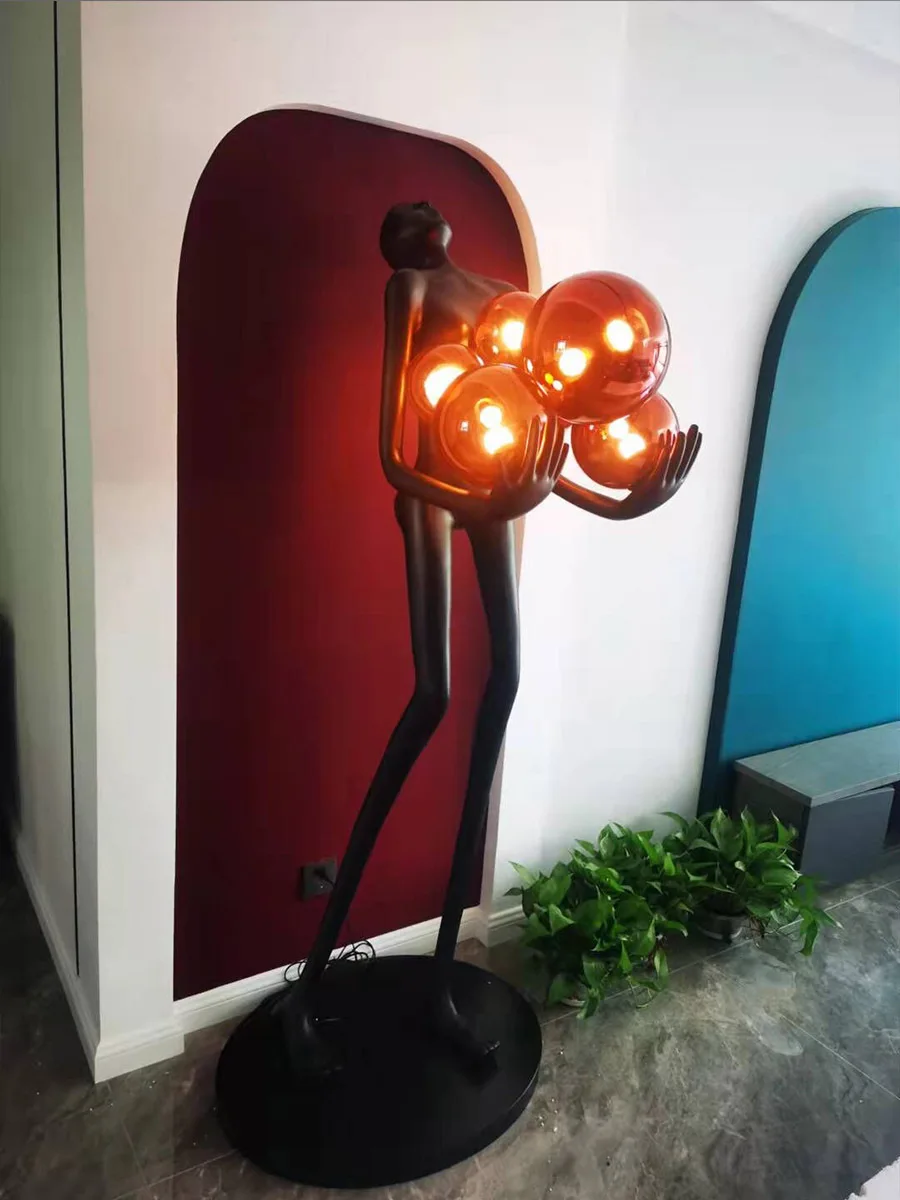 Lampu dekorasi lantai besar ruang tamu ruang pameran rumah lampu lantai patung seni humanoid resin lobi Hotel