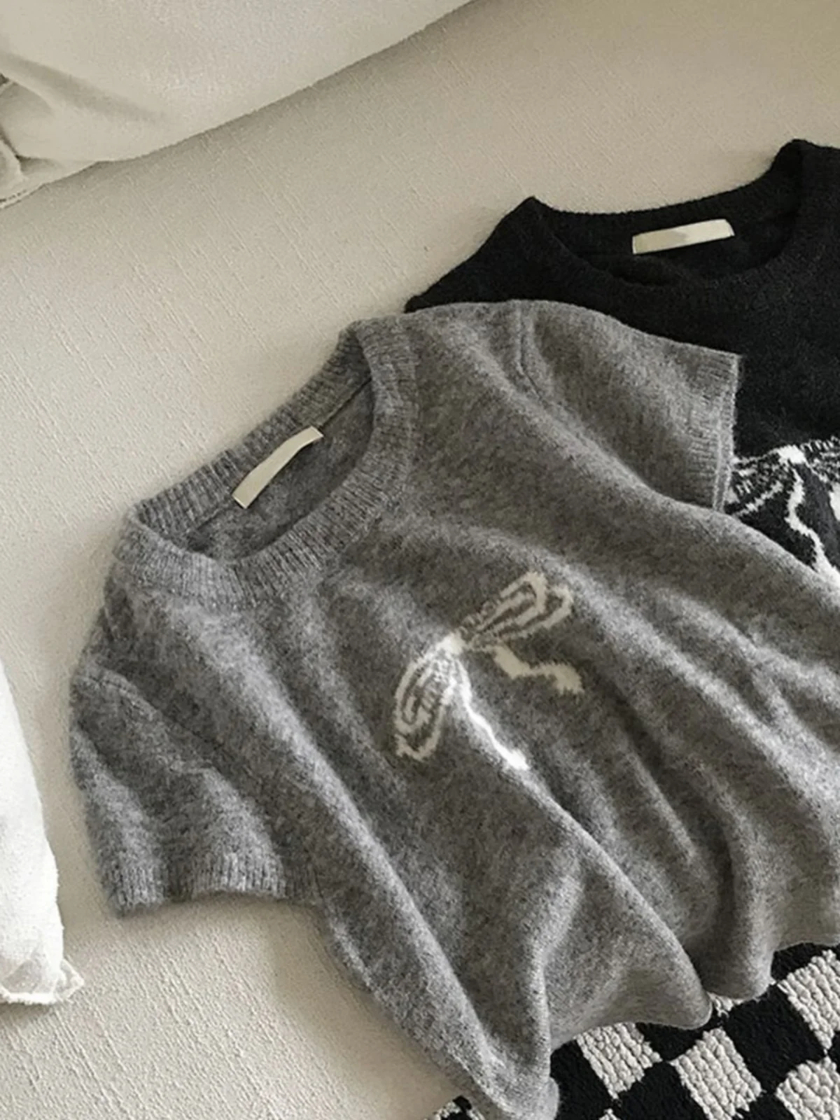 سترة نسائية محبوكة للخريف المبكر مع تطريز على شكل عقدة فراشة مضادة للشيخوخة برقبة مستديرة وأكمام قصيرة رقيقة ومتعددة الاستخدامات #2