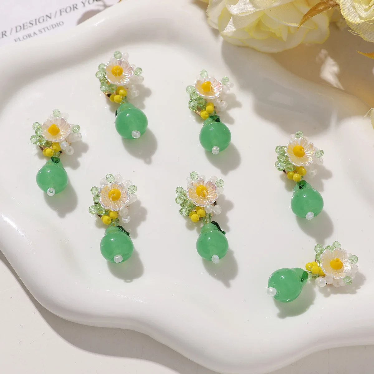Shoe Charms 1 Piece Woven Resin Beaded Pearl Flower Cluster Summer Accessory for Jelly Clog Sandals Crystal Princess Korean