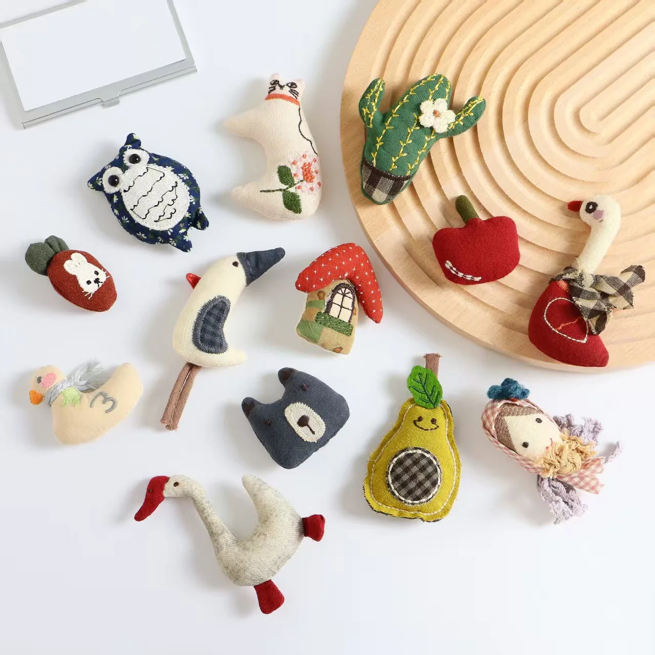 

Набор милых мультяшных брошей в виде животных: совы и фруктов, плюшевые куклы-значки ручной работы для сумок, рюкзаков, поделок своими руками, аксессуаров для одежды и декора