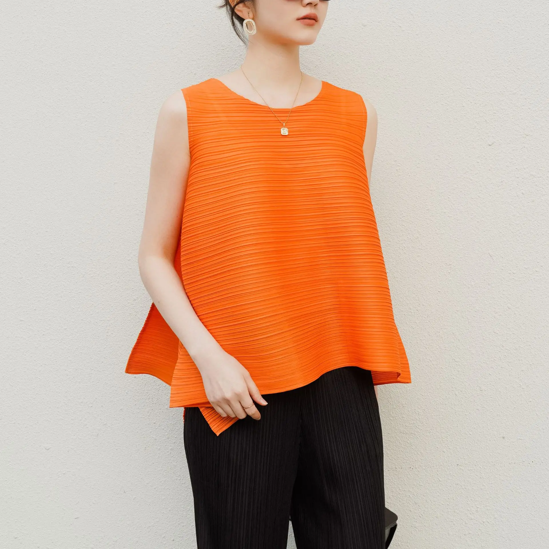 

Miyake Pleats 2026 Summer Xiaohongshu Featured Style Fresh and Sweet Sleeveless Oversized T-Shirt Flattering Fit for Plus Sizes