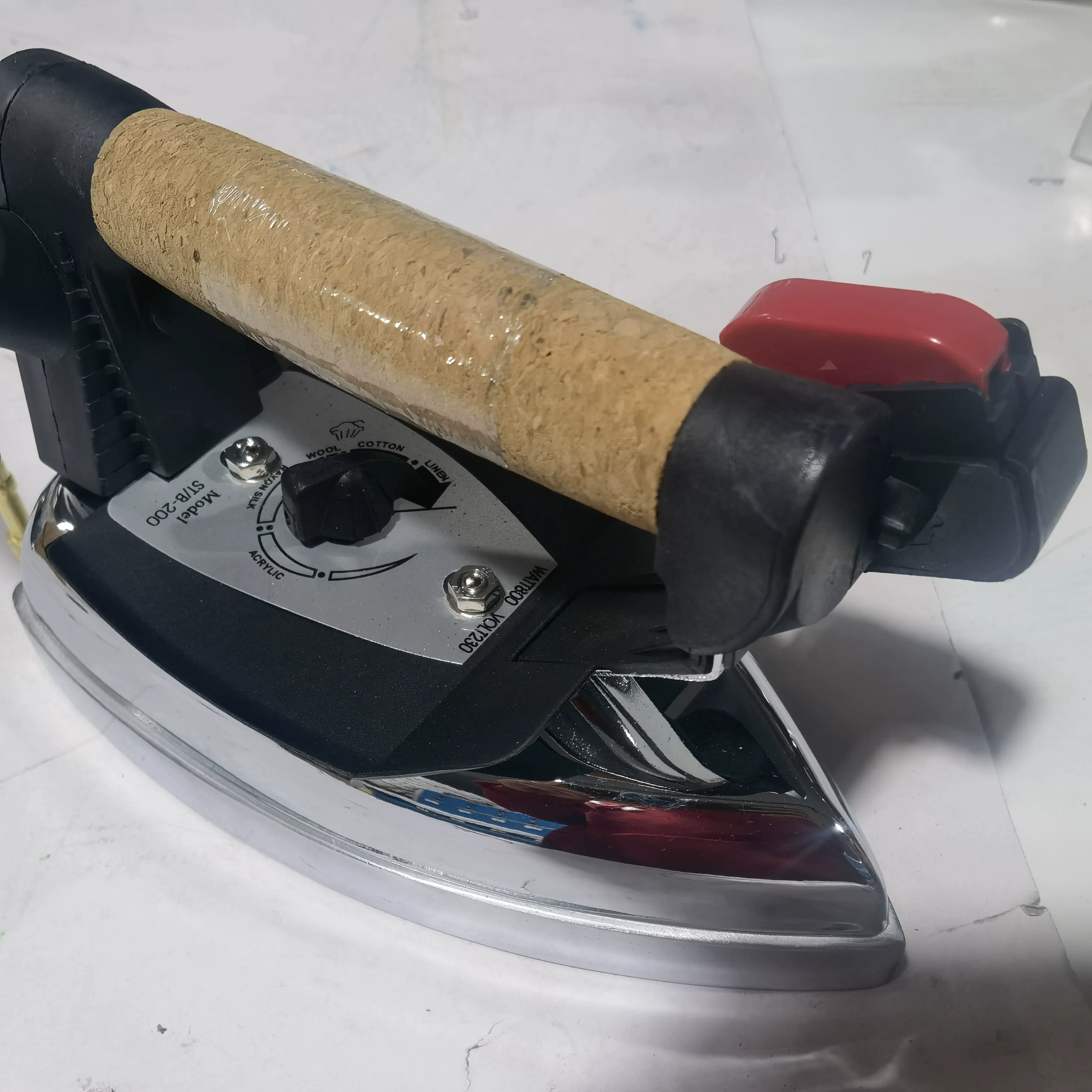 Factory direct sales GC-B-200 Electric industrial portable steam iron