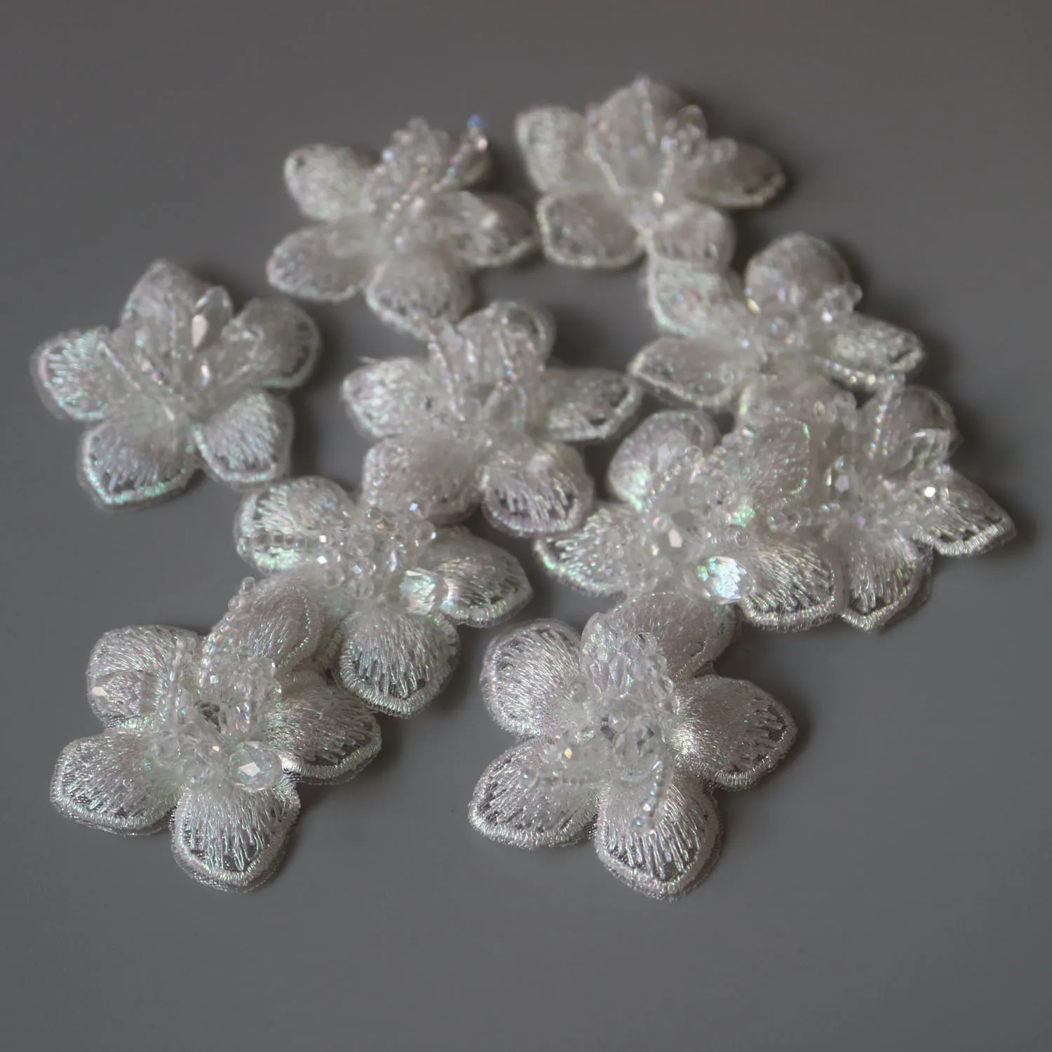 10pcs/lot Handmade white sukura flower patches for clothing DIY sew on rhinestone patch embroidered applique Parches