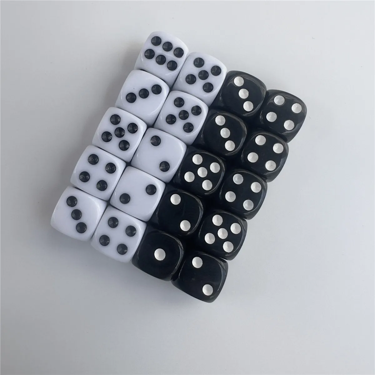 High-quality 10Pcs/Lot 14/16mm Dice Set White Black Point Drinking Dice Acrylic White Round Corner D6 Points Dice Club Party