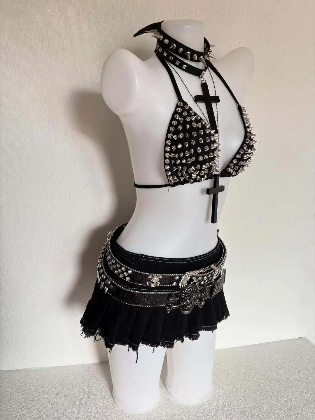 Subculture punk style rivet triangle bra Gothic style spice girl multi-willow nail design street sleeveless underwear.