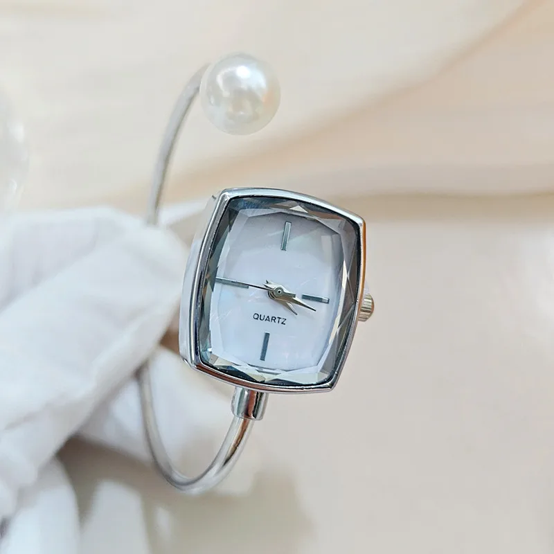 

Модная кварцевая наручная бижутерия