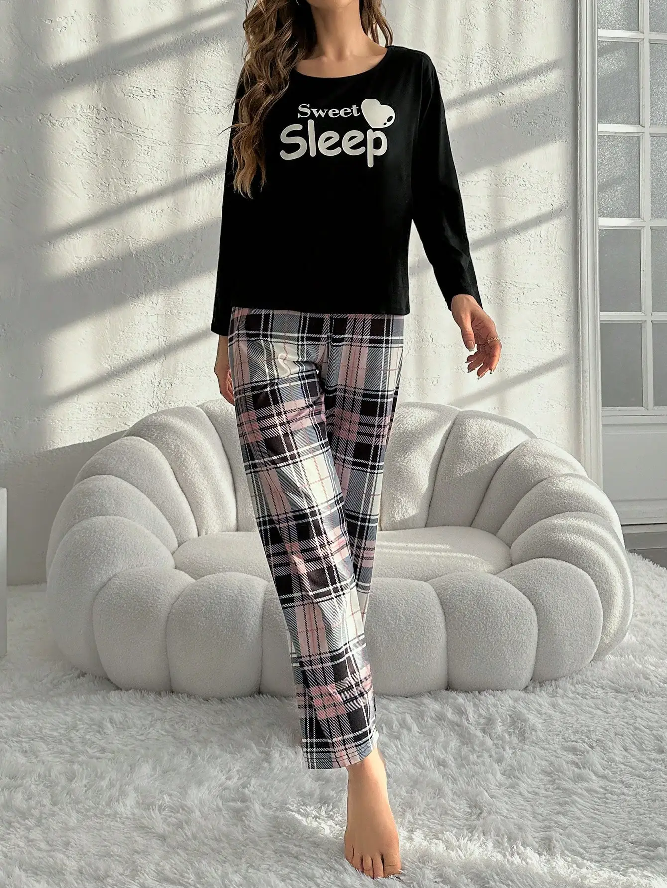 Monogrammed black crew-neck long-sleeved top and plaid pants casual and comfortable women\'s pajama set