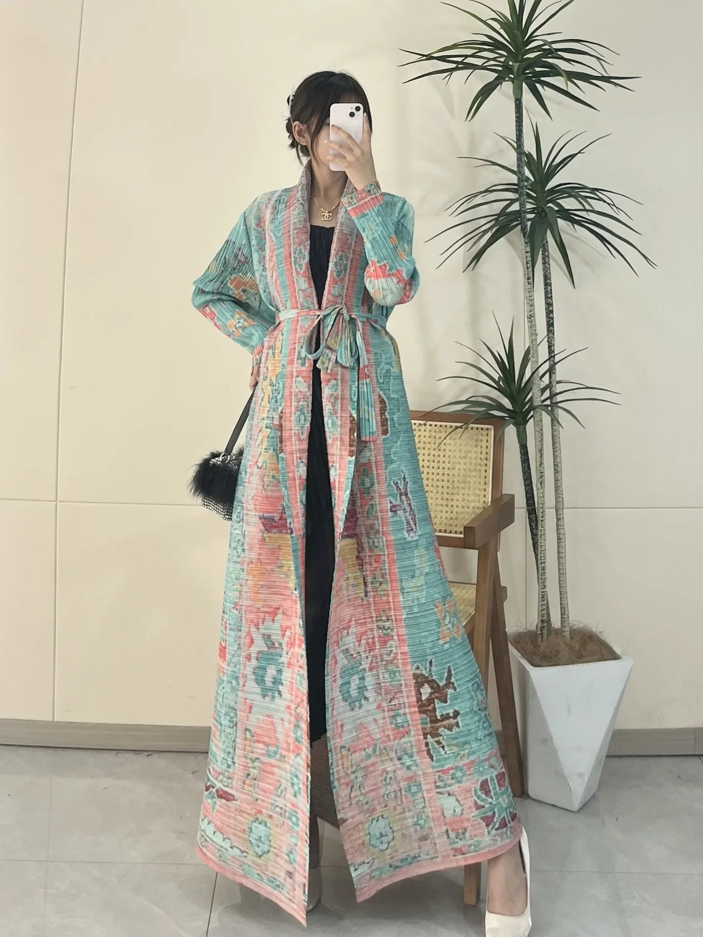 Pleats Robe Trench Coat Jacket Female 2024 Summer Models Temperament Elegant Pleated Loose Printed Cardigan Long Robe Tide