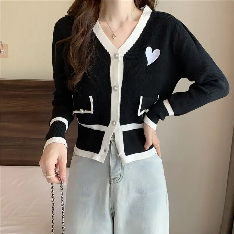 2024 Women\'s Clothing Black and White Contrast Color Love V-Neck Knitting Cardigan Spring Autumn All-match Sweaters Tops Coat