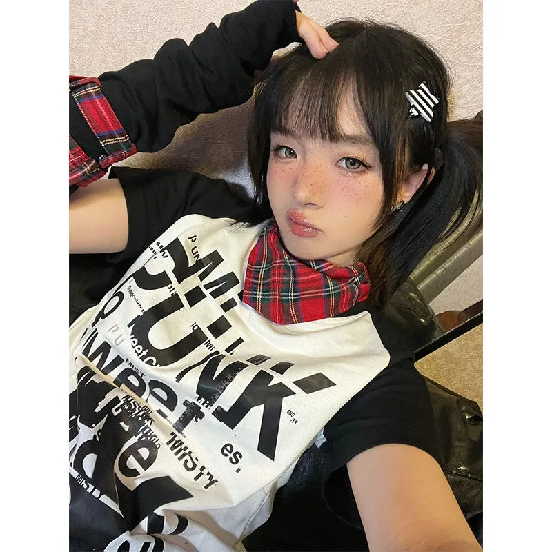 Top de manga curta estampado em letras mosaico feminino, camiseta legal, subcultura punk dos anos 2000, preto e branco, menina, verão, 2022