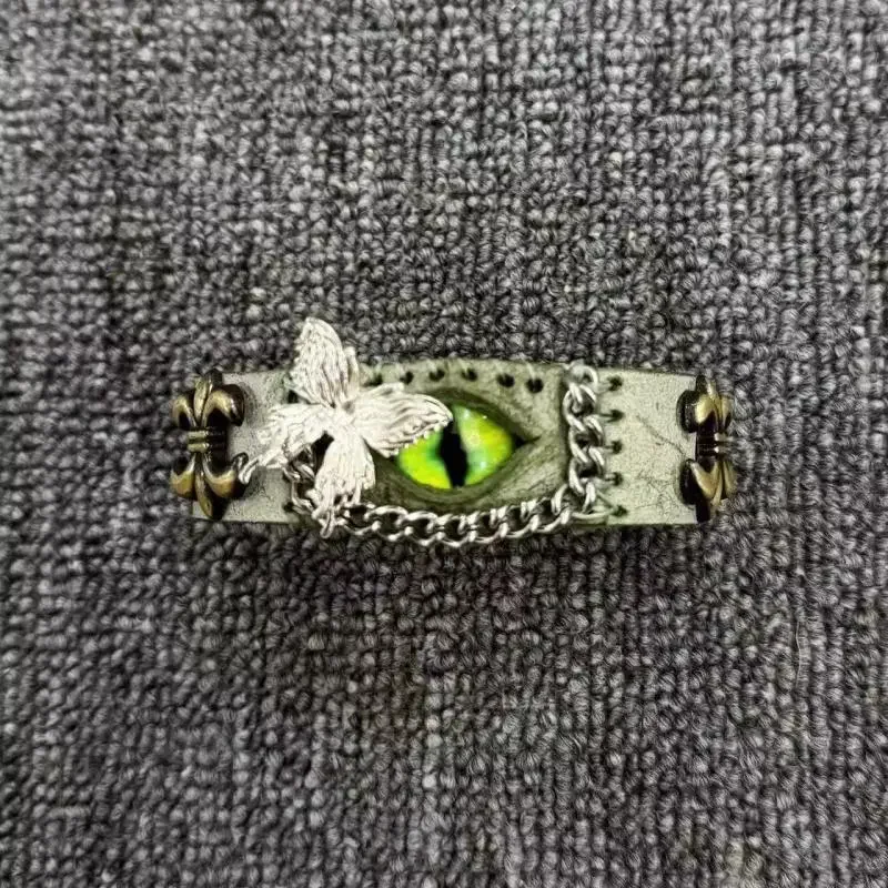 

Newly Arrived - Artificial Light Green Leather Stereoscopic Silver Color Butterfly Invisible Inlaid Green Devil's Eye Necklace