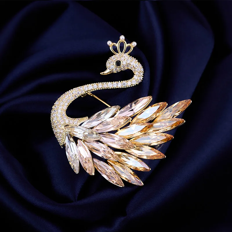 Classic Crystal Swan Gradient Colored Feather Brooches For Women High-End Animal Rhinestone Brooch Luxury Women Jewelry Gift