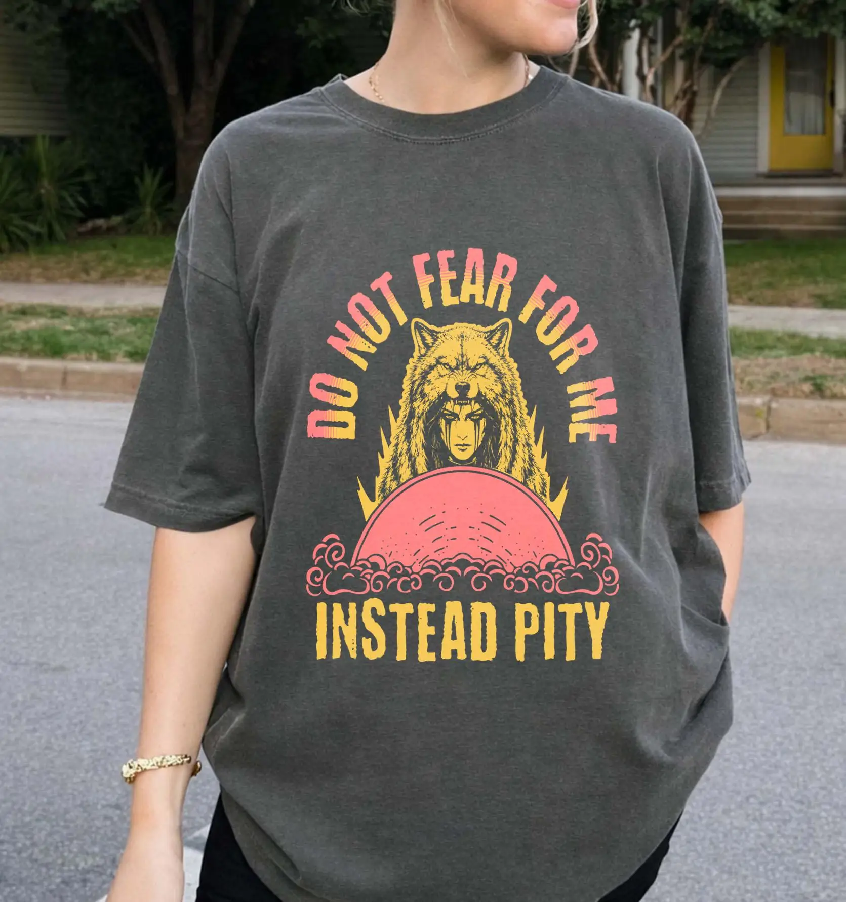 Red Rising - Victra au Julii Shirt, Howler, Darrow, Sevro, Lightbringer, Golden Son, Hail Reaper, Pierce Brown book