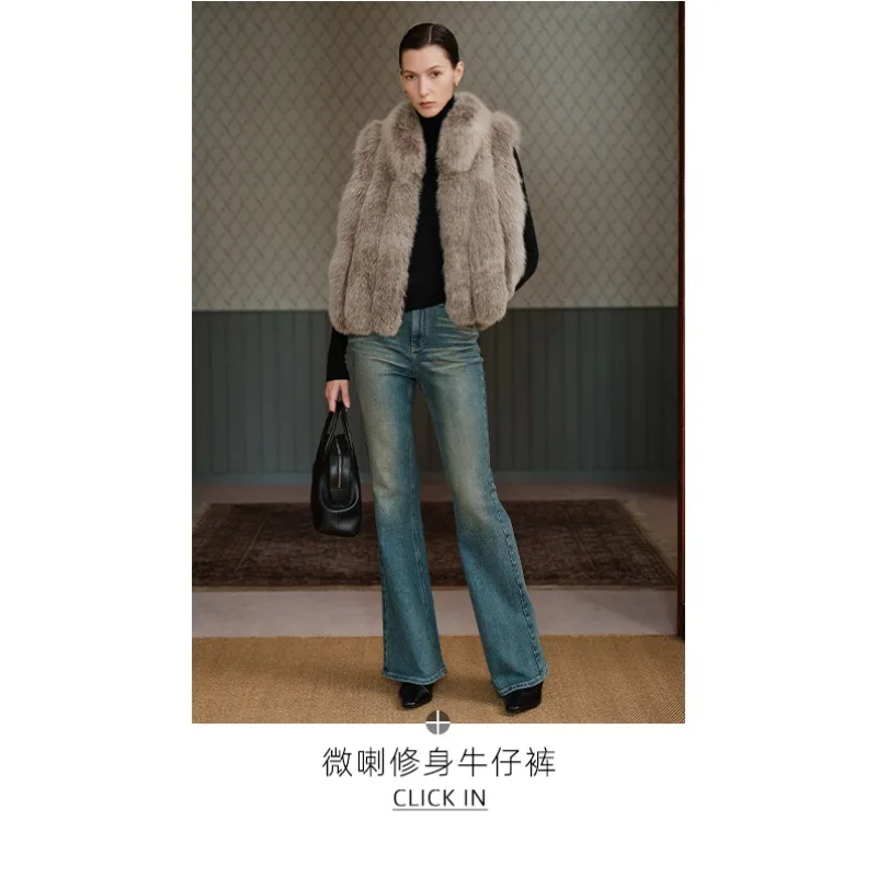 スタイリッシュに重ね着された、フィンランドから輸入されたブルーフォックス、背毛、スタンドカラー、縦列の毛皮、ベストショートシュジュエジン