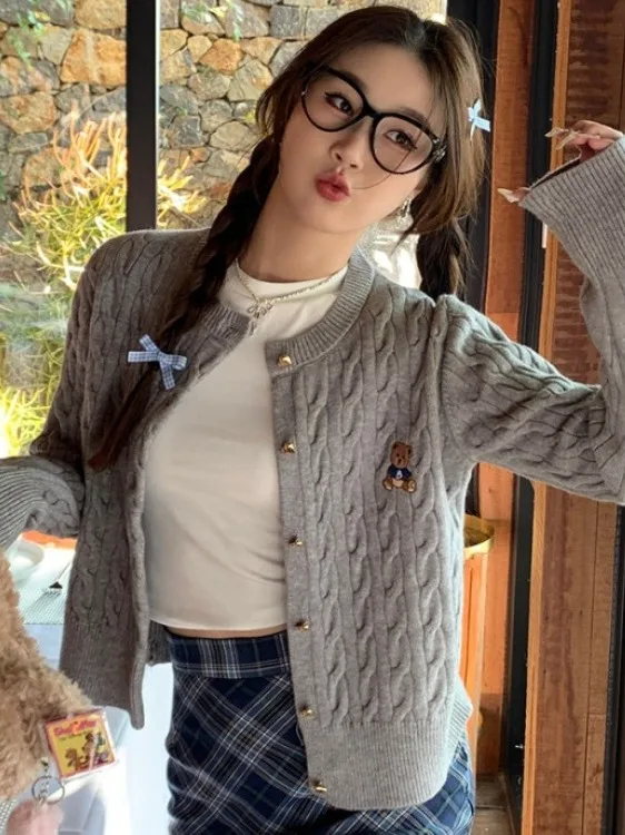 

ay Knitted Cardigan Women's Faion Early Autumn Bear Embroidery Sweater Soft Polyester Long Sve round Ne Pullover Coat