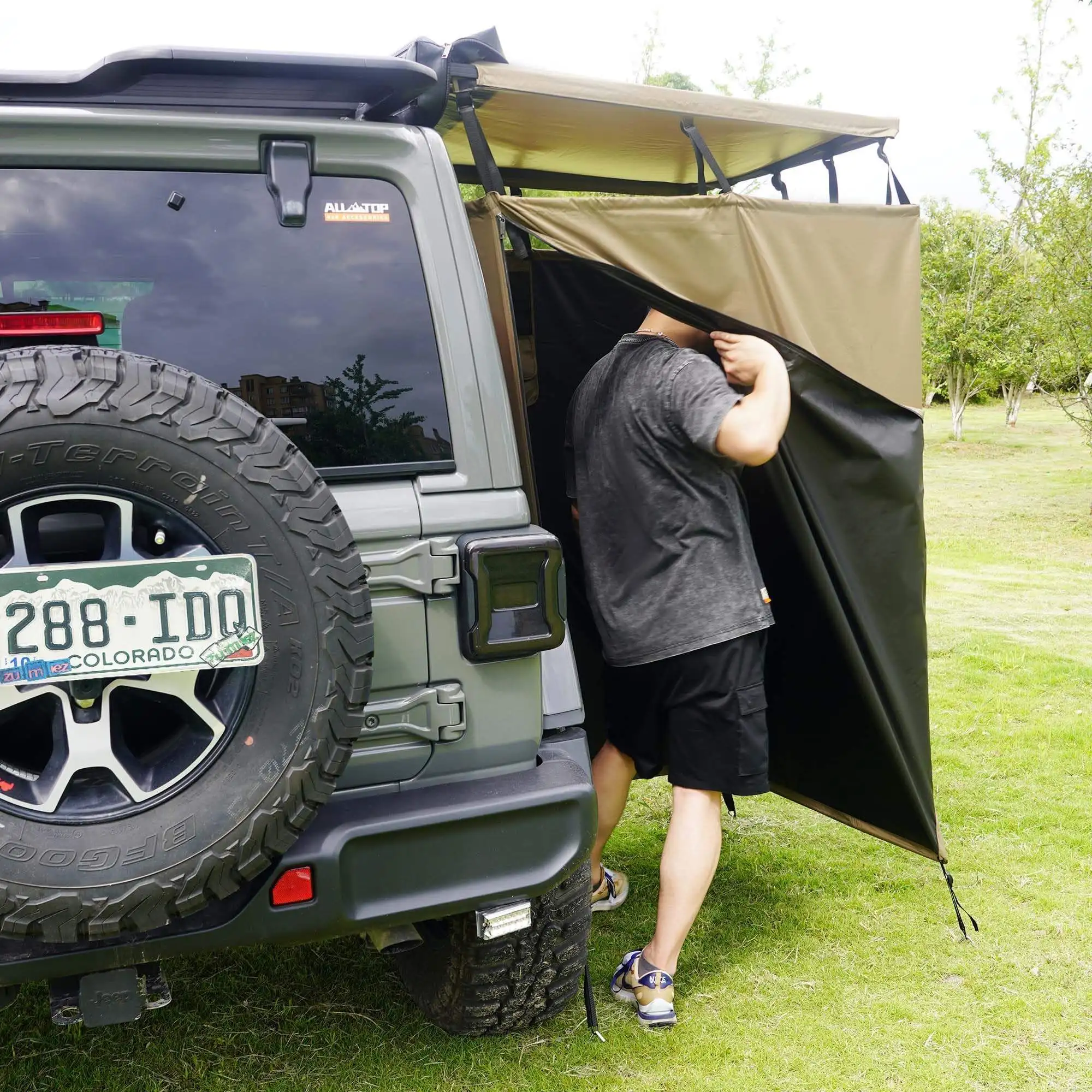 Covered All Round Offroad Shower Tent Car Side Shower Tent With Led Light Suitable All Car Heights view 3