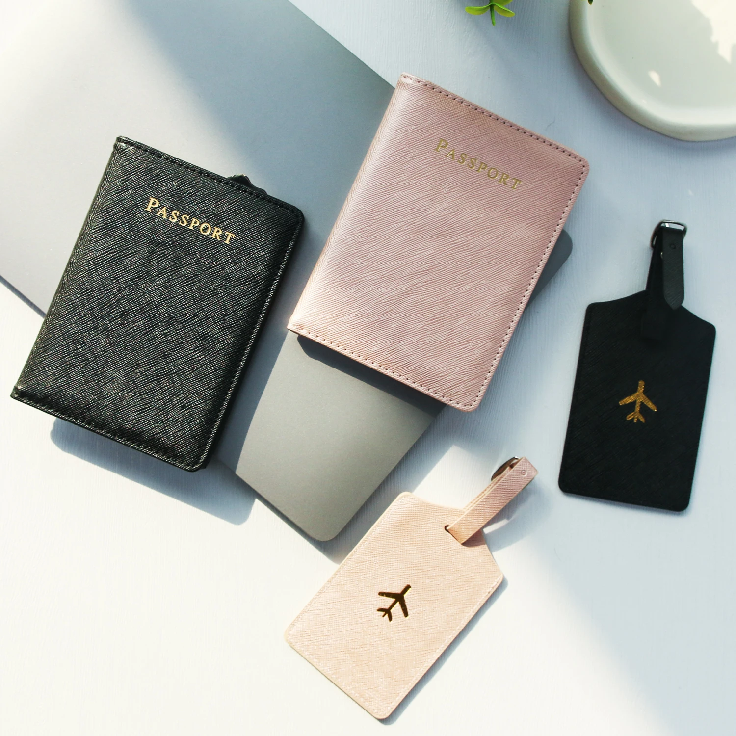 2 Stück Pass hülle mit Stücken Gepäck anhänger, Pass halter Reisekoffer Tag leichte Mode Reise accessoires Flugzeug – Detail 2