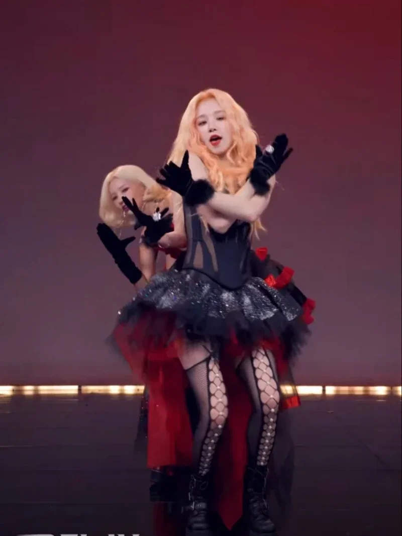 Kpop corea Jazz Dance senza maniche Off-spalla gilet nero Crop top donna discoteca ragazza calda Sexy maglia soffice gonna due pezzi Set