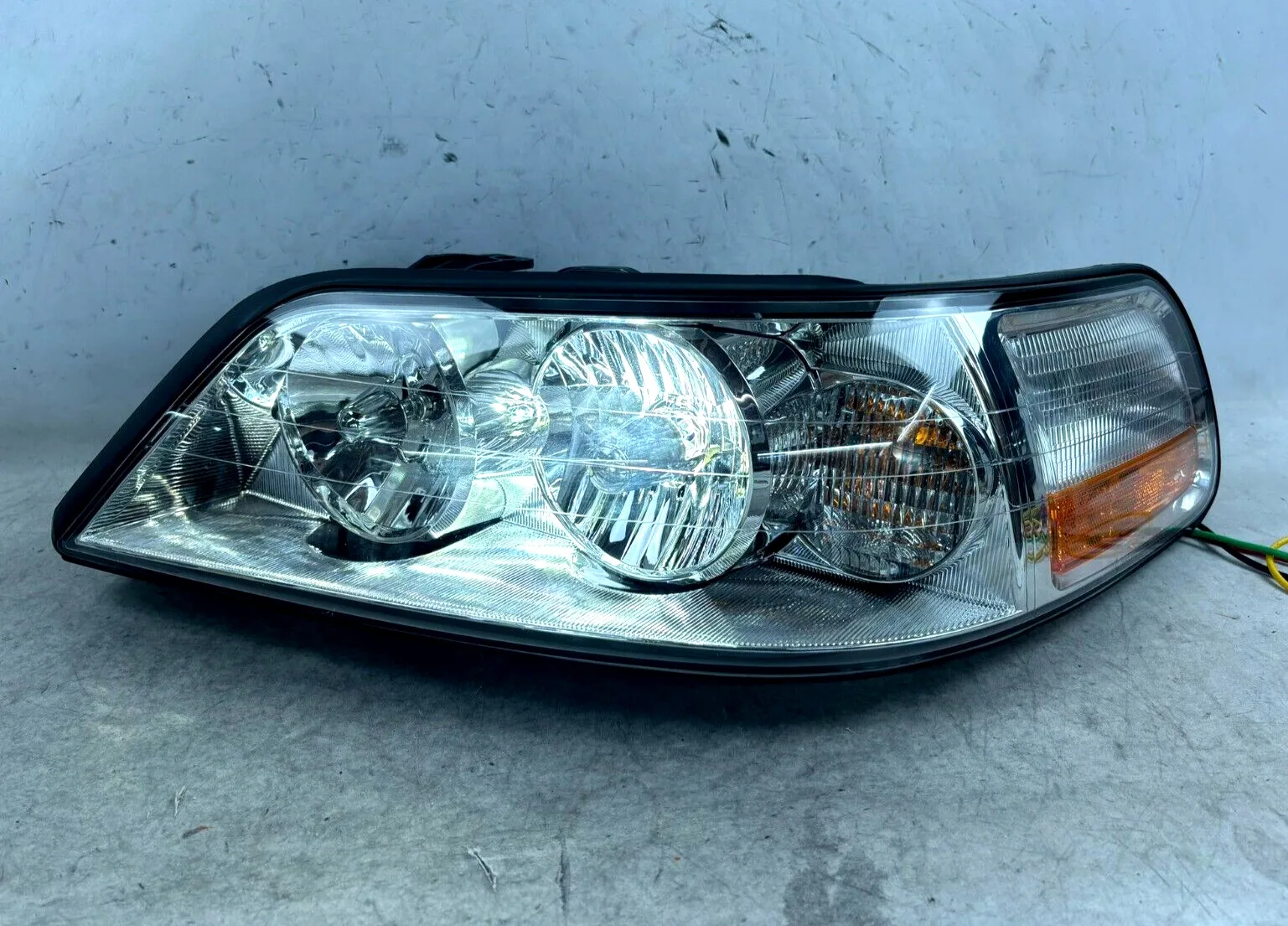 2005-2011 LINCOLN TOWNCAR HEADLIGHT ASSEMBLY OEM LEFTDRIVER SIDE HALOGEN LAMP