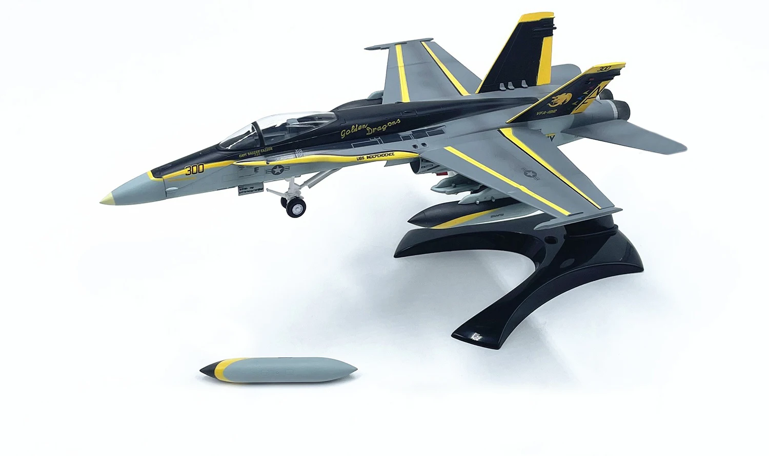 1: 72 US F/A-18C f18 fighter model E37116  Finished product collection model