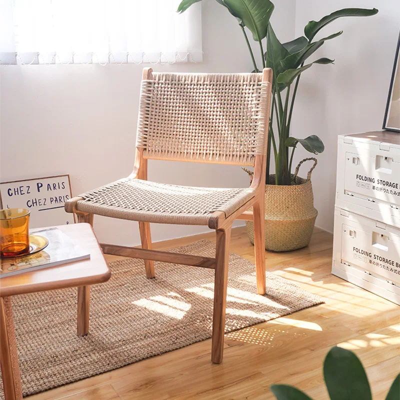 

Обеденный стул в стиле ретро из цельного дерева, скандинавское седло из цельного дерева, кожаное дизайнерское веревочное кресло, модель комнаты, книга, жесткий кожаный стол и стул