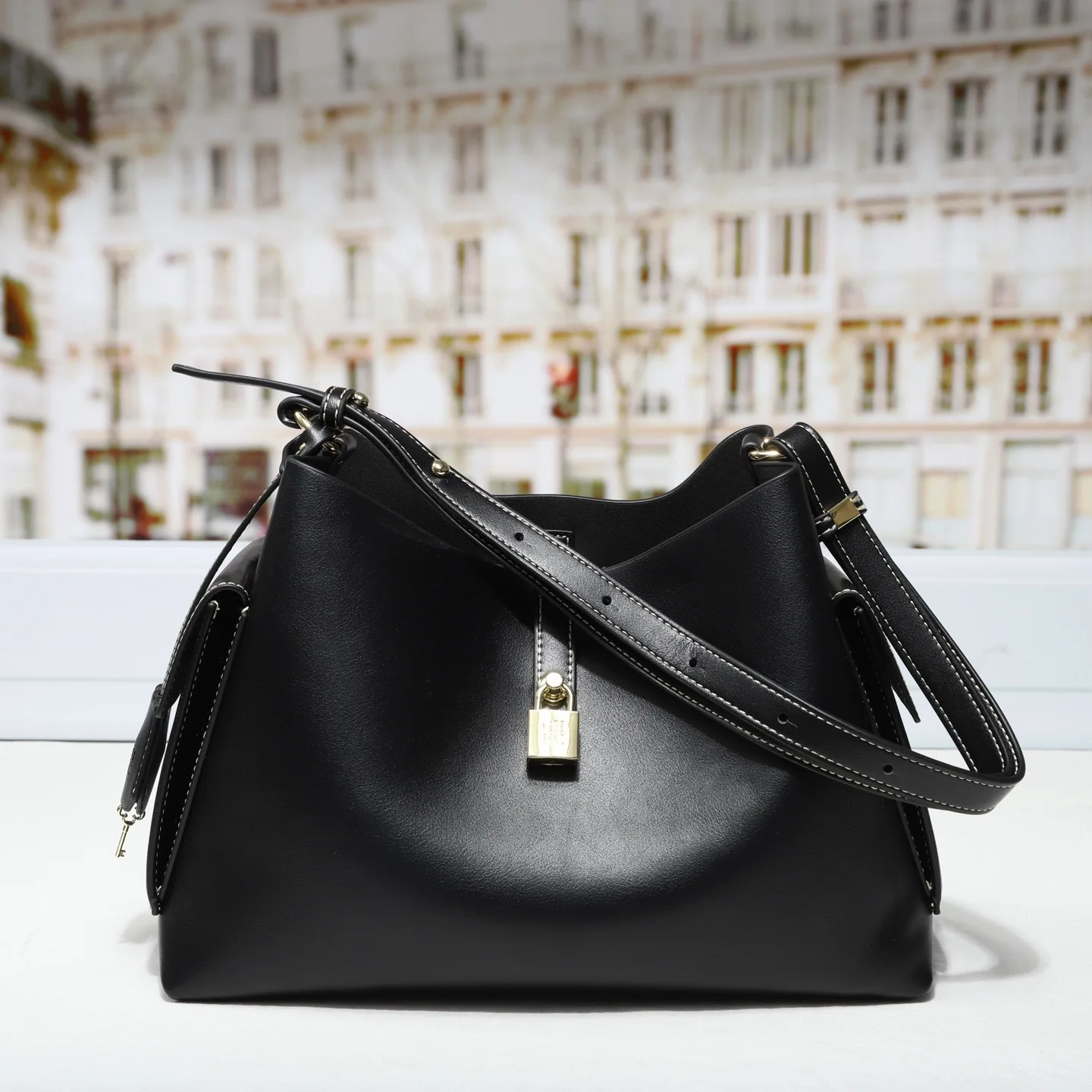 2026 New Arrival Women's Minimalist Trendy Bucket Bag - Large Capacity Square Design, Perfect for Daily Commute Shopping