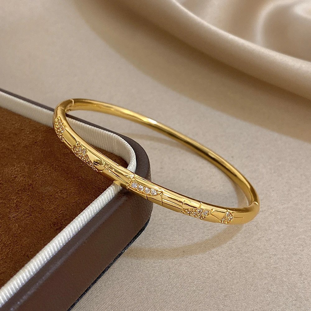 Luxury Glossy Zircon Gold Plated Bracelet for Women Minimalist Round Thin Open Spring Buckle Bangle Fashion Jewelry Gift
