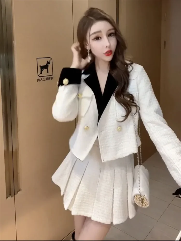 TikTok Hit Petite Chic Ensemble, 2023 Early Spring New Delicate Short Padded Blazer with Pleated Skirt Women Female Clothing