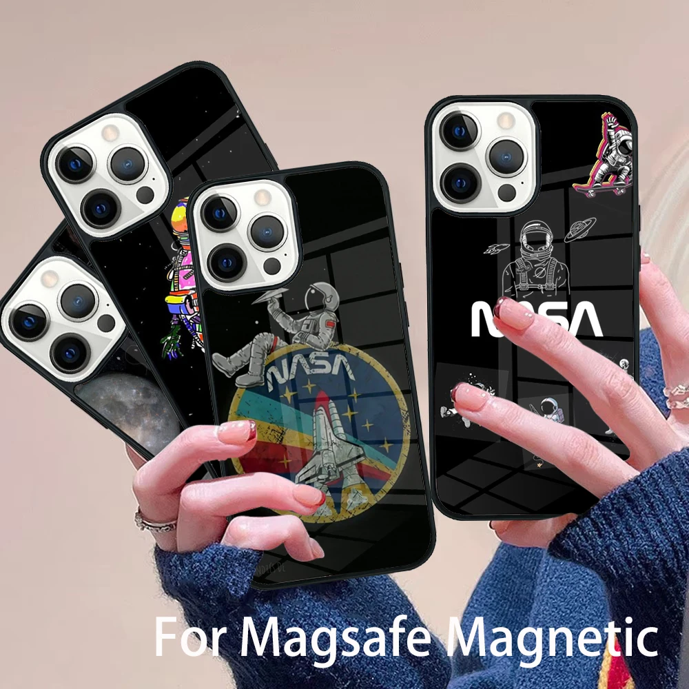

Astronaut Phone Case Magesafe Magnetic Wireless Charge Cover For IPhone 16 11 12 13 14 15 Pro Max Plus Mini