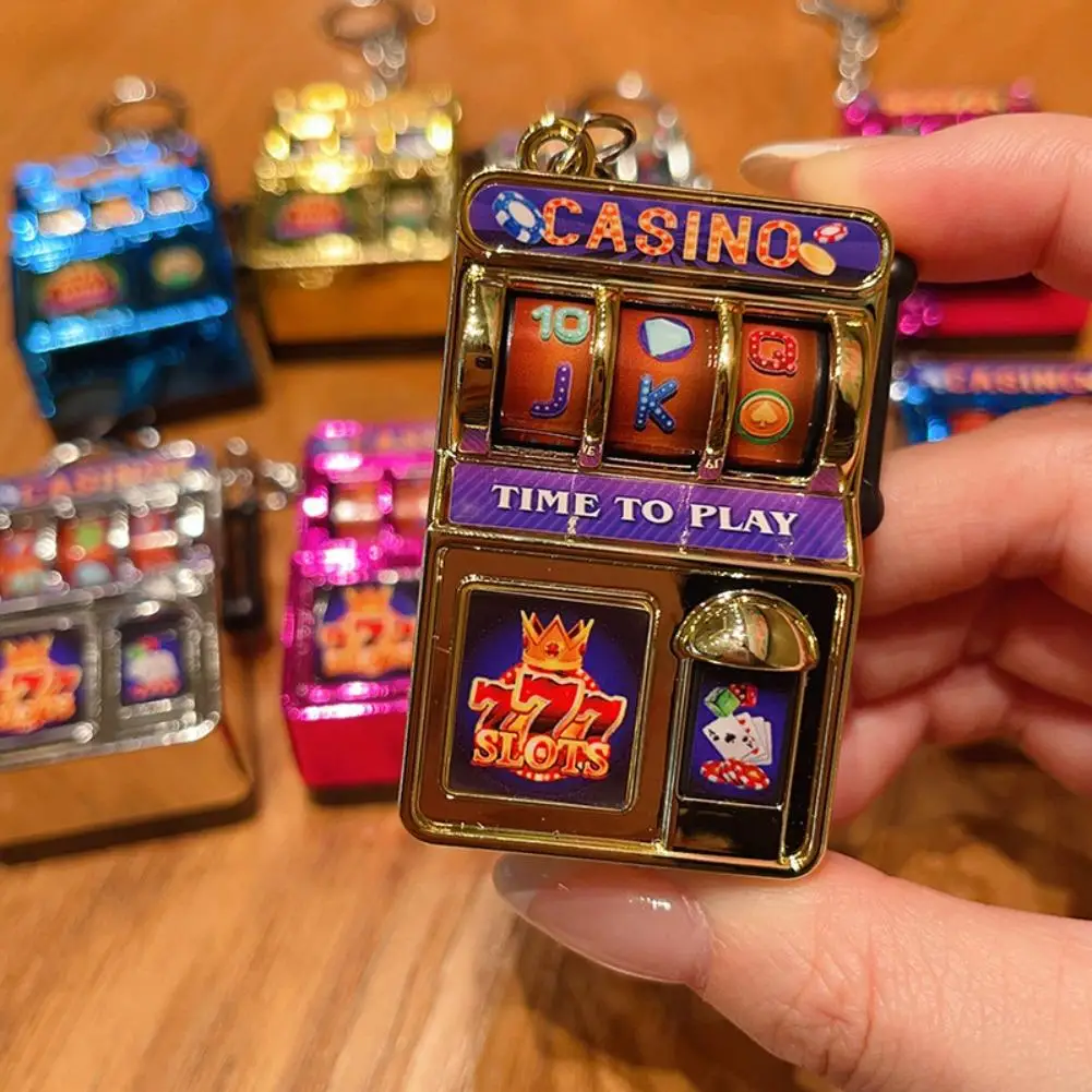 Retro Mini Slot Machine Keychain Creative Fidget Toy Pendant Smooth Casino Key for Suitcase Backpack Backpacks Ornaments