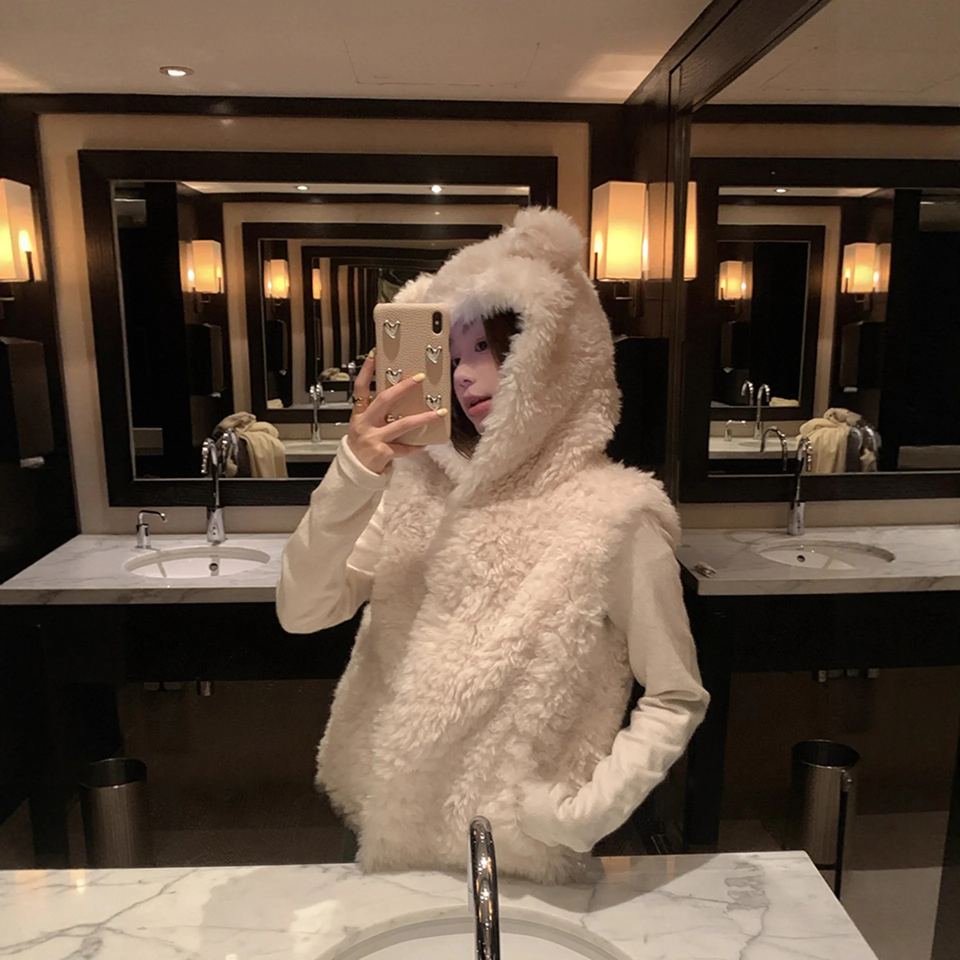 

Осень-зима 2022, новый цельный толстый жилет из меха ягненка, женский свободный маленький топ с медвежьими ушками