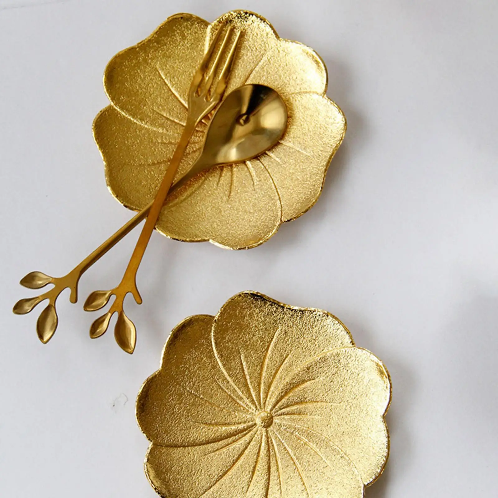 Heat Resistant Copper Drink Coasters Embossed Round Cup Pads Easy Clean Table Protectors for Coffee Tea Wine