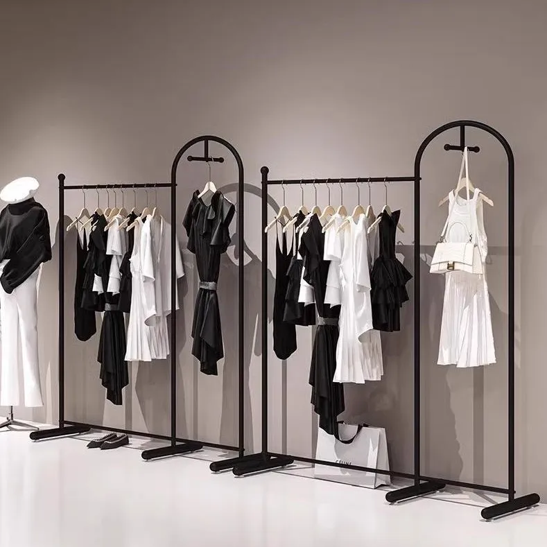 floor-to-ceiling-hanger-clothing-store-special-simple-combination