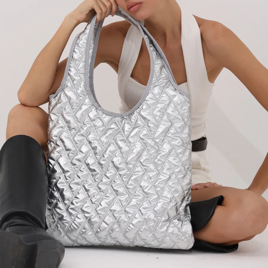 

Casual Large Capacity Quilted Padded Women Shoulder Bags Silver Nylon Underarm Bag Soft Puffer Handbags Big Shopper Purses 2025
