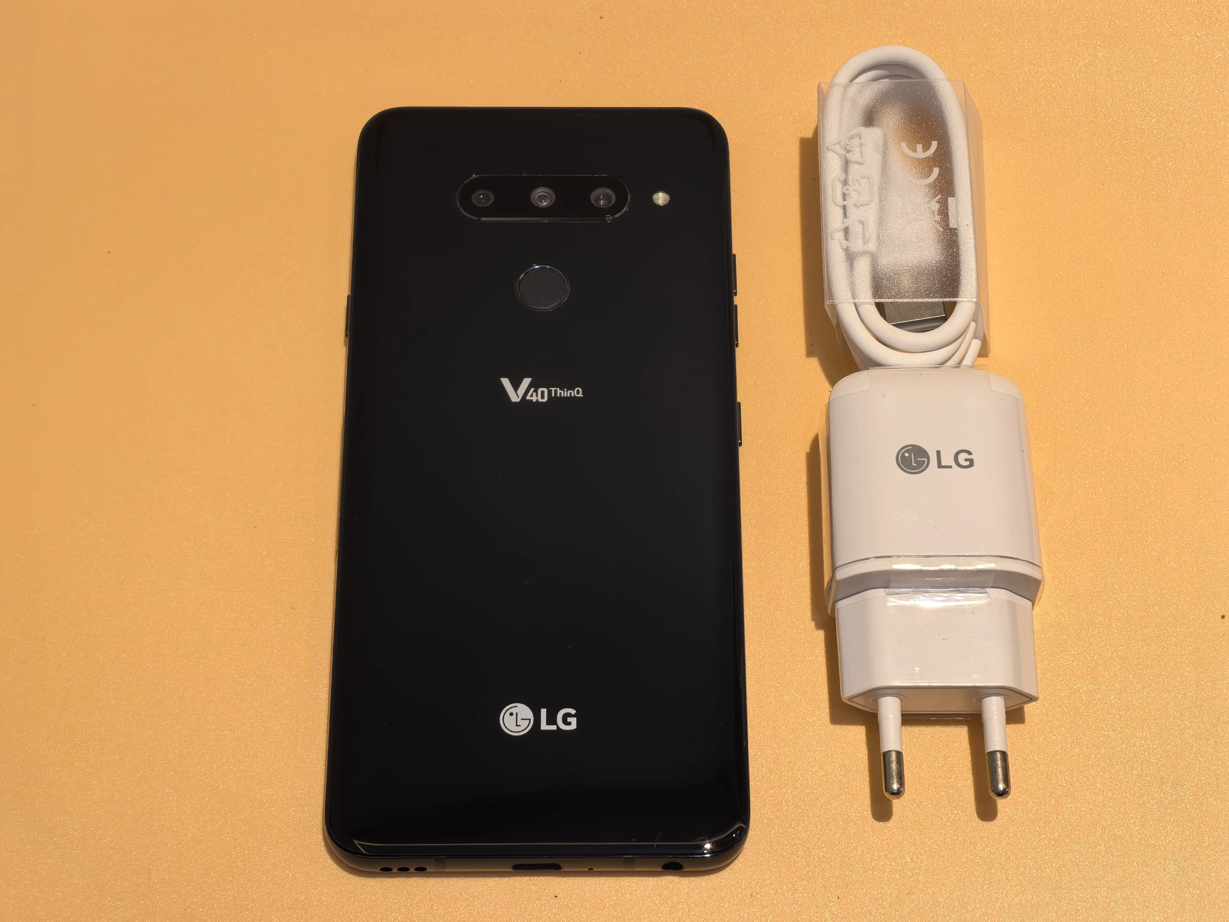 LG V40 ThinQ 中古スマホ 6.4インチ 6GB 64GB