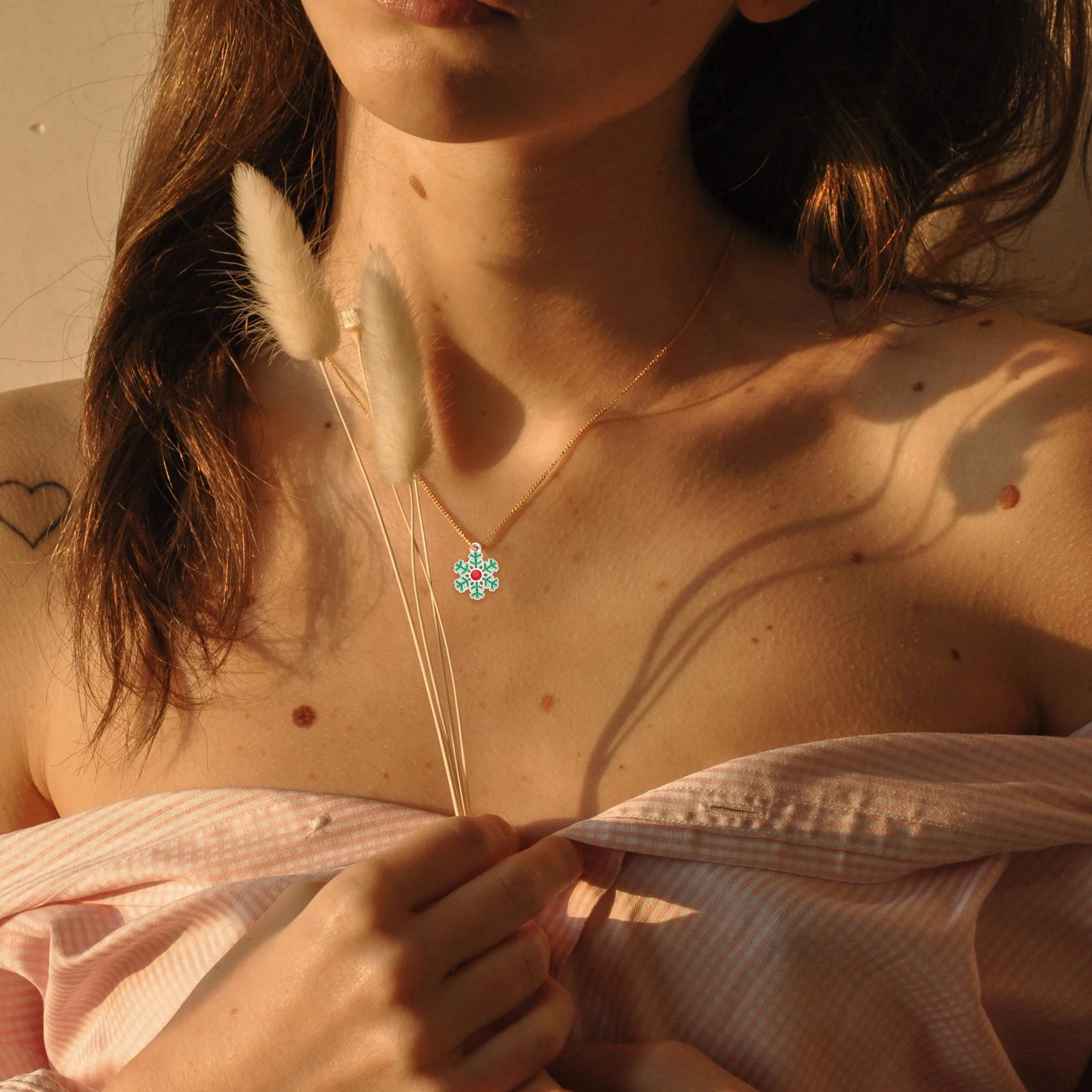 

20 Pcs Snowflake Pendant Hair Accessories Christmas Enamel Charms for Bracelets Crafting Necklace Mini Jewelry