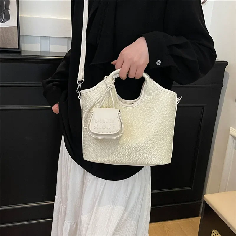 

High-quality, Light Luxury Hand-held Bucket Bag for Women,2025 New Large-capacity Single-shoulder Bag,niche Design Crossbody Bag
