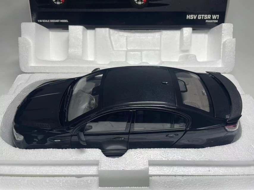 1:18 هولدن HSV GTSR HERON نموذج سيارة سيدان فاخر محاكاة دييكاست سيارة سبيكة معدنية نموذج سيارة جمع الهدايا