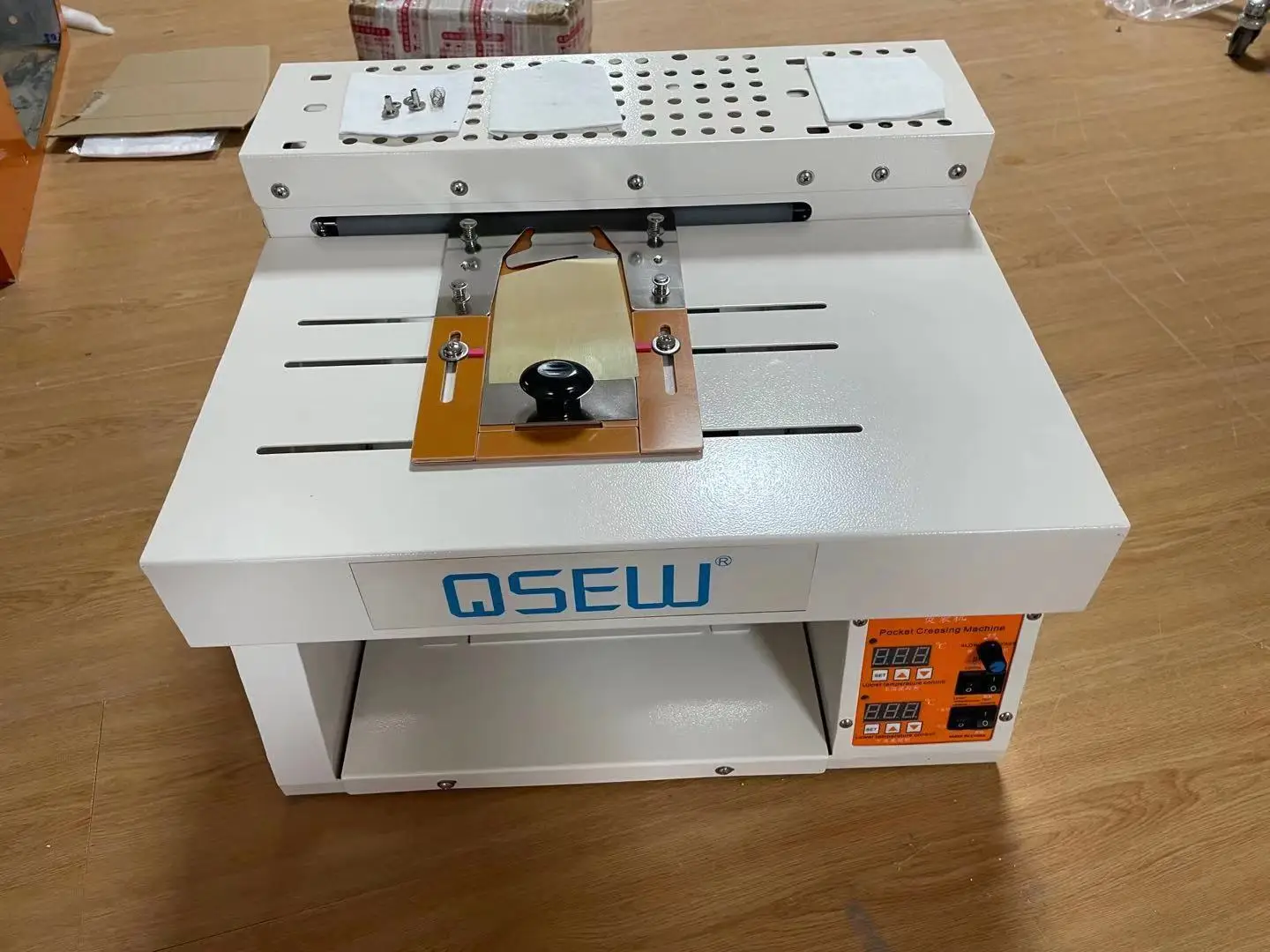 QS-25 Automatic Pocket Creasing Industrial Sewing Machine Sleeve Cuff Pocket Ironing Machine Collar Iron Creasing Machine 25cm