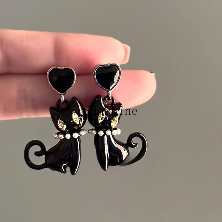 Premium black kitten earrings, sweet and cute heart pearl flash diamond earrings, silver needle.