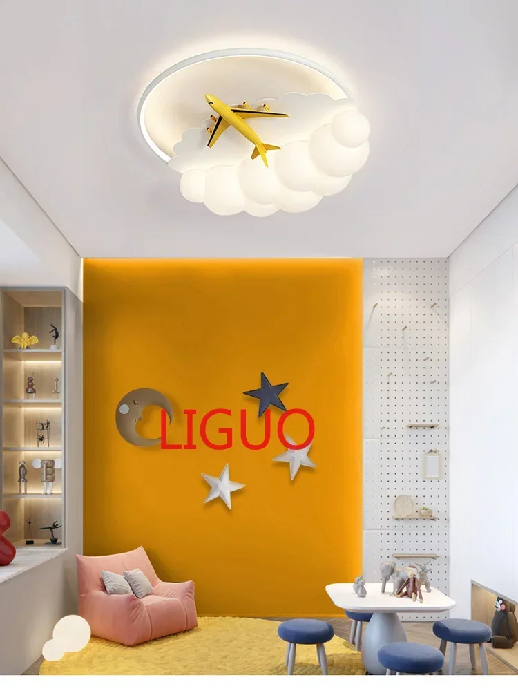 Lámpara nórdica para habitación de niños, luz de dormitorio de niño de dibujos animados, moderna, Simple, de espectro completo, protección ocular para habitación de avión