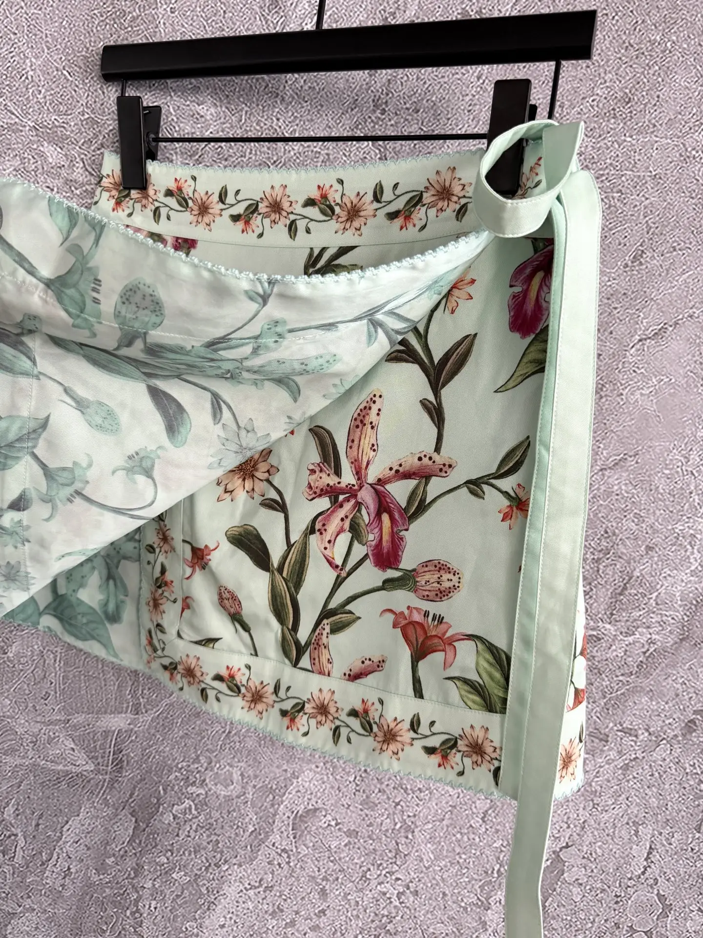 Falda con estampado de flores verdes para mujer, minifalda de cintura alta envuelta con borde bordado de encaje