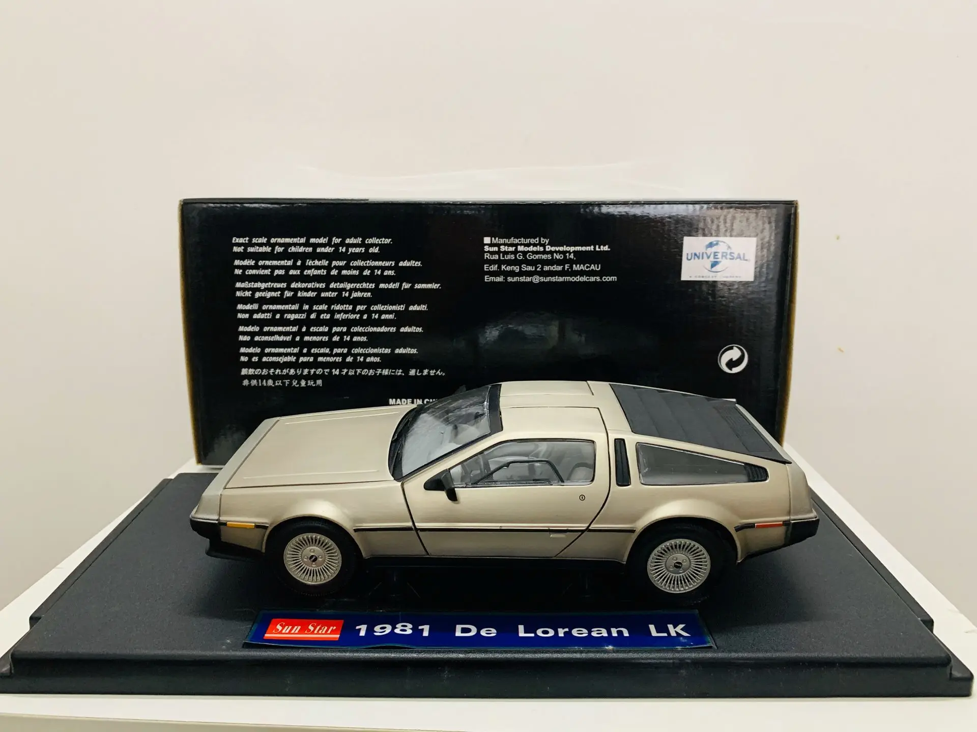 1981 De Lorean LK Back To The Future 1/18 Scale DieCast New in Box