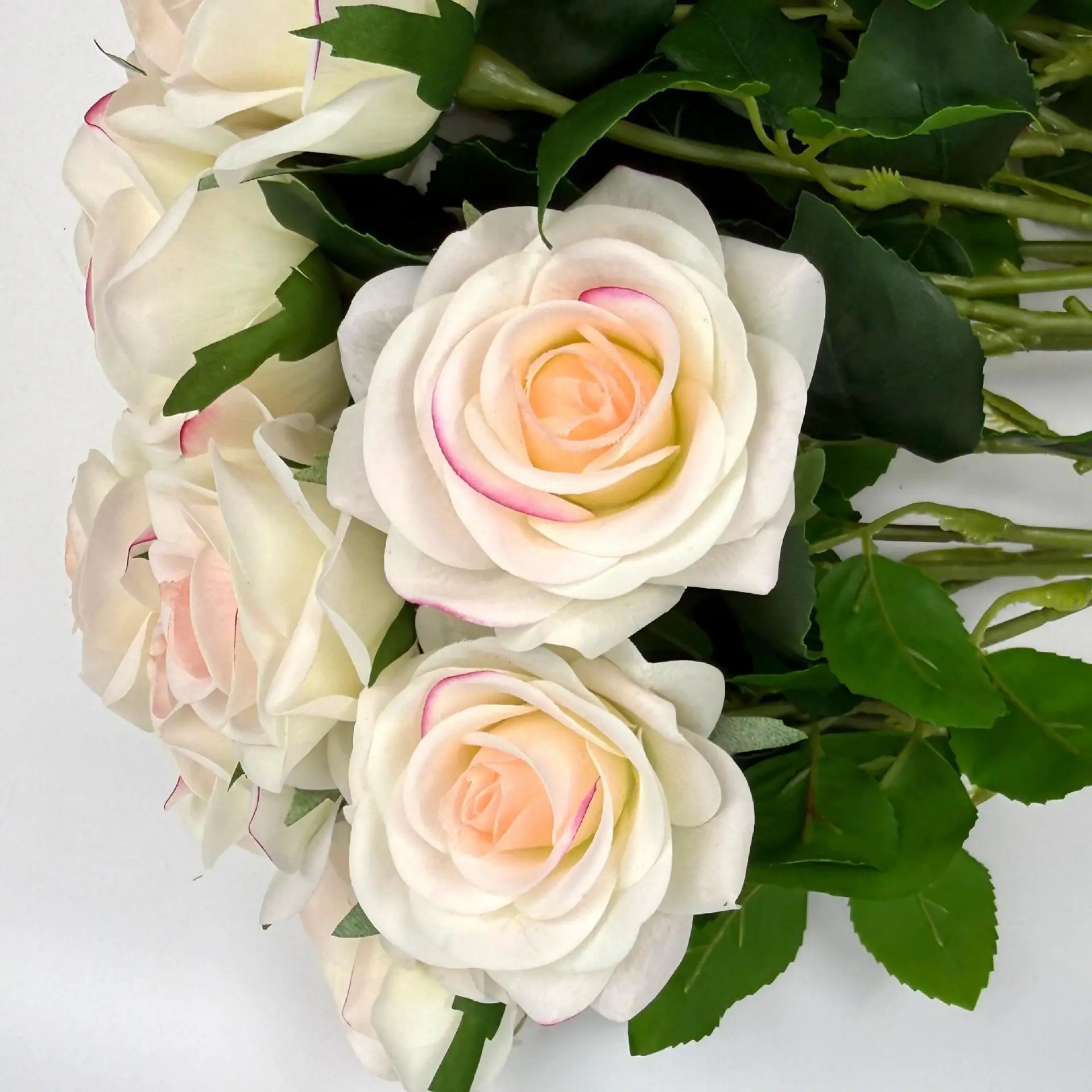 12 Stück Künstliche Rosenzweige Europäische Realistische Kunstblumen Luxuriöse Heimdekoration Simulierte Weiße Rosen – Detail 3