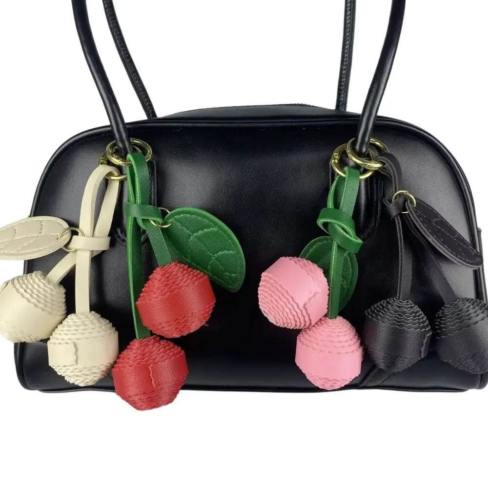 سلسلة مفاتيح من الجلد الكرز - سحر حقيبة مصنوع يدويًا مع تفاصيل لحم ذات طبقات، إكسسوار فريد وأنيق للحقائب! #5