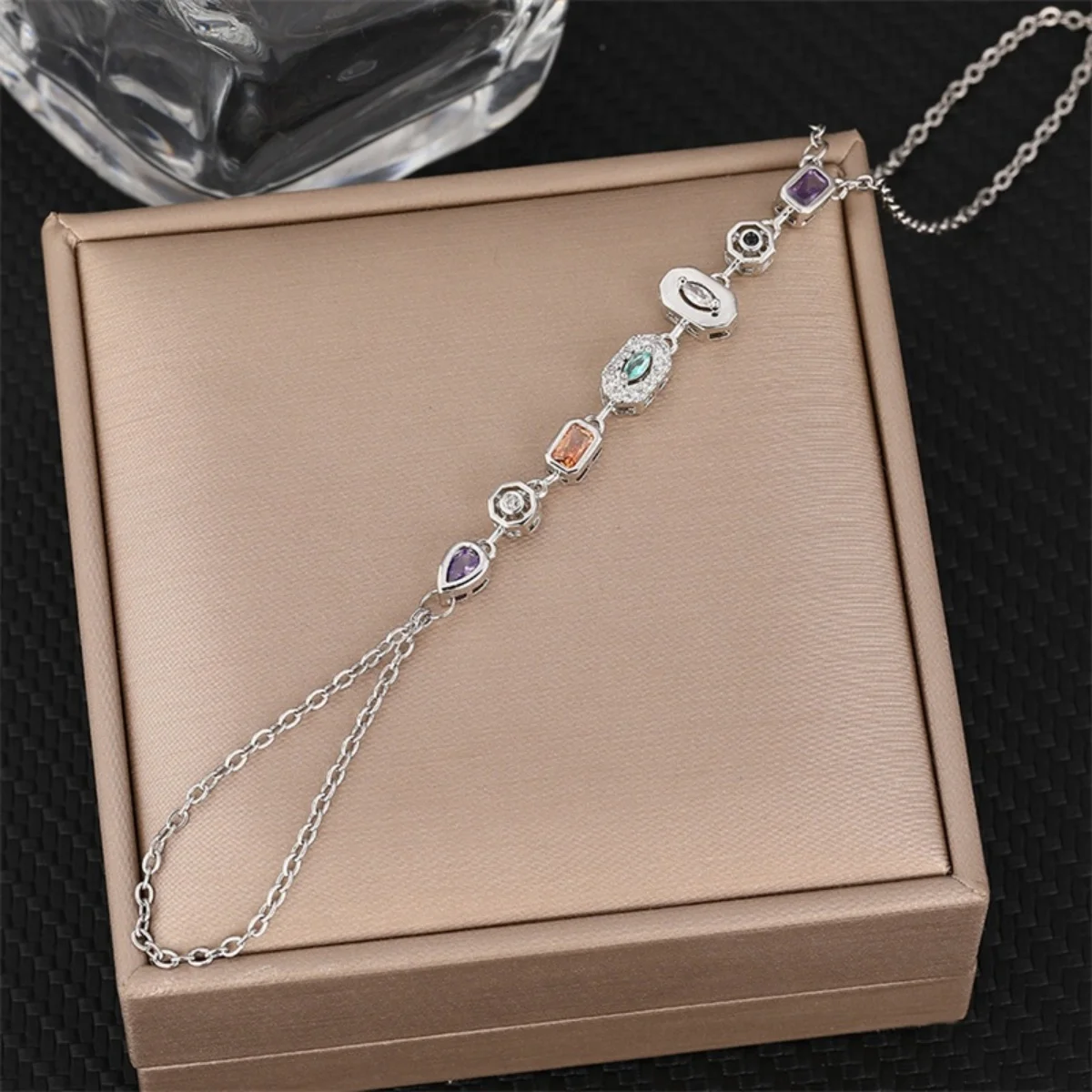 Buntes Zirkon-Schmuckset mit geometrischen Verbindungsstücken, Quastenanhänger, Halskette, Ohrringen und Armband für Damen und Herren, luxuriöses Edelstahl-Schmuckset – Detail 22