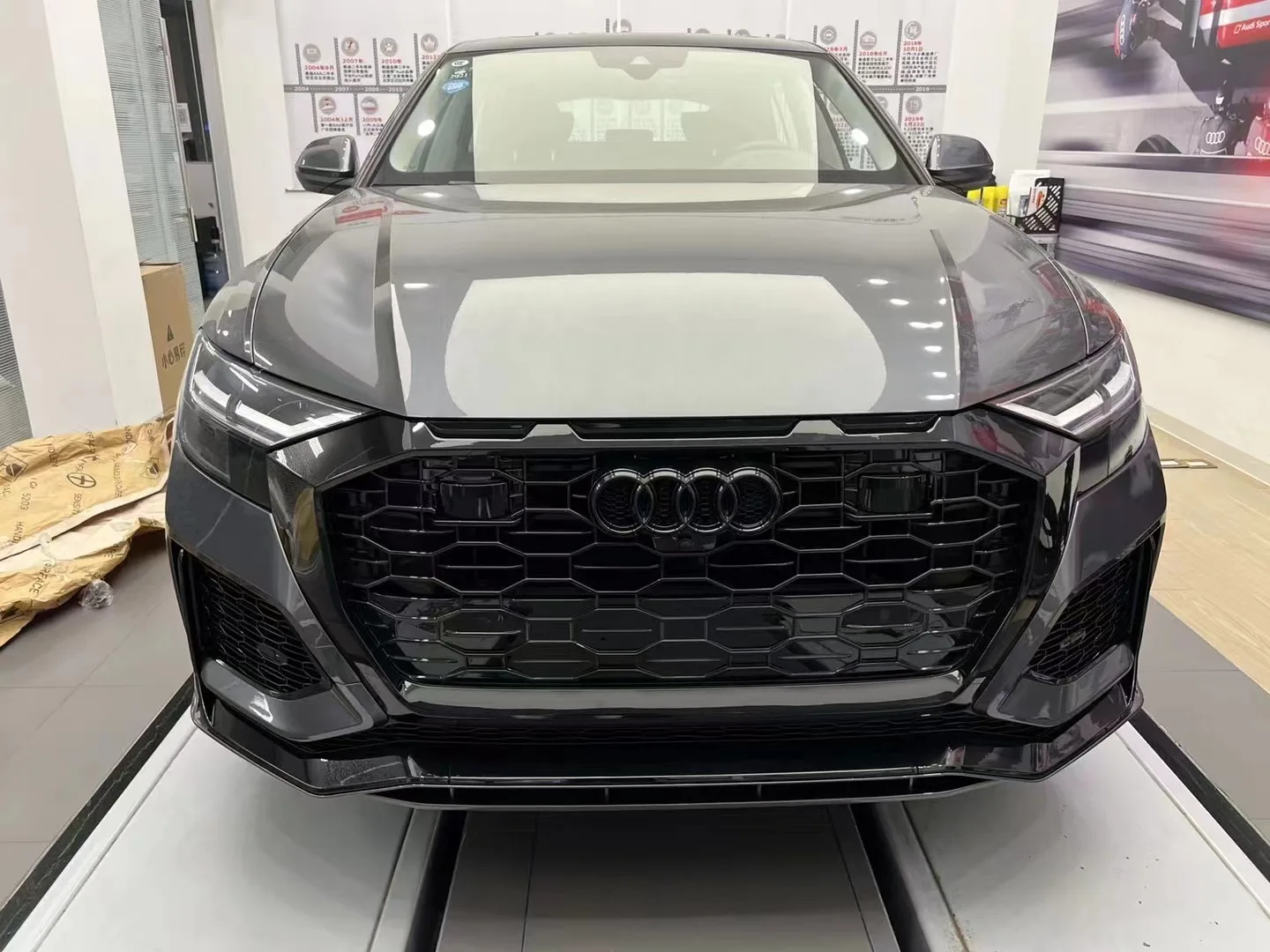 hot selling body kit for Audi Q8 2018-2022 upgrade RSQ8 model include front bumper with grille and SQ8 rear diffuser with tips