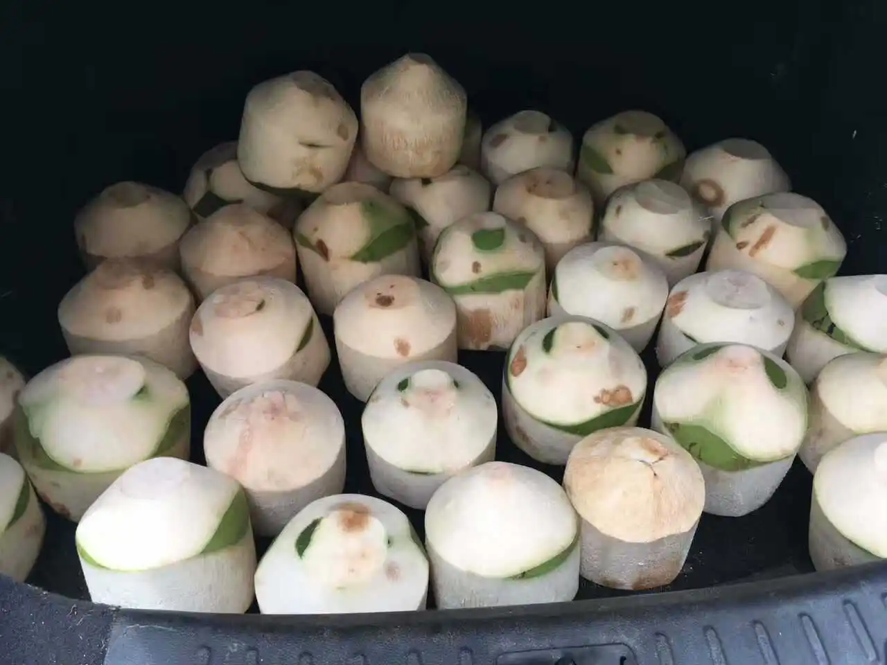 Newest Design Full Automatic Coconut Peeling And Trimming Machine Green Coconut Peeler