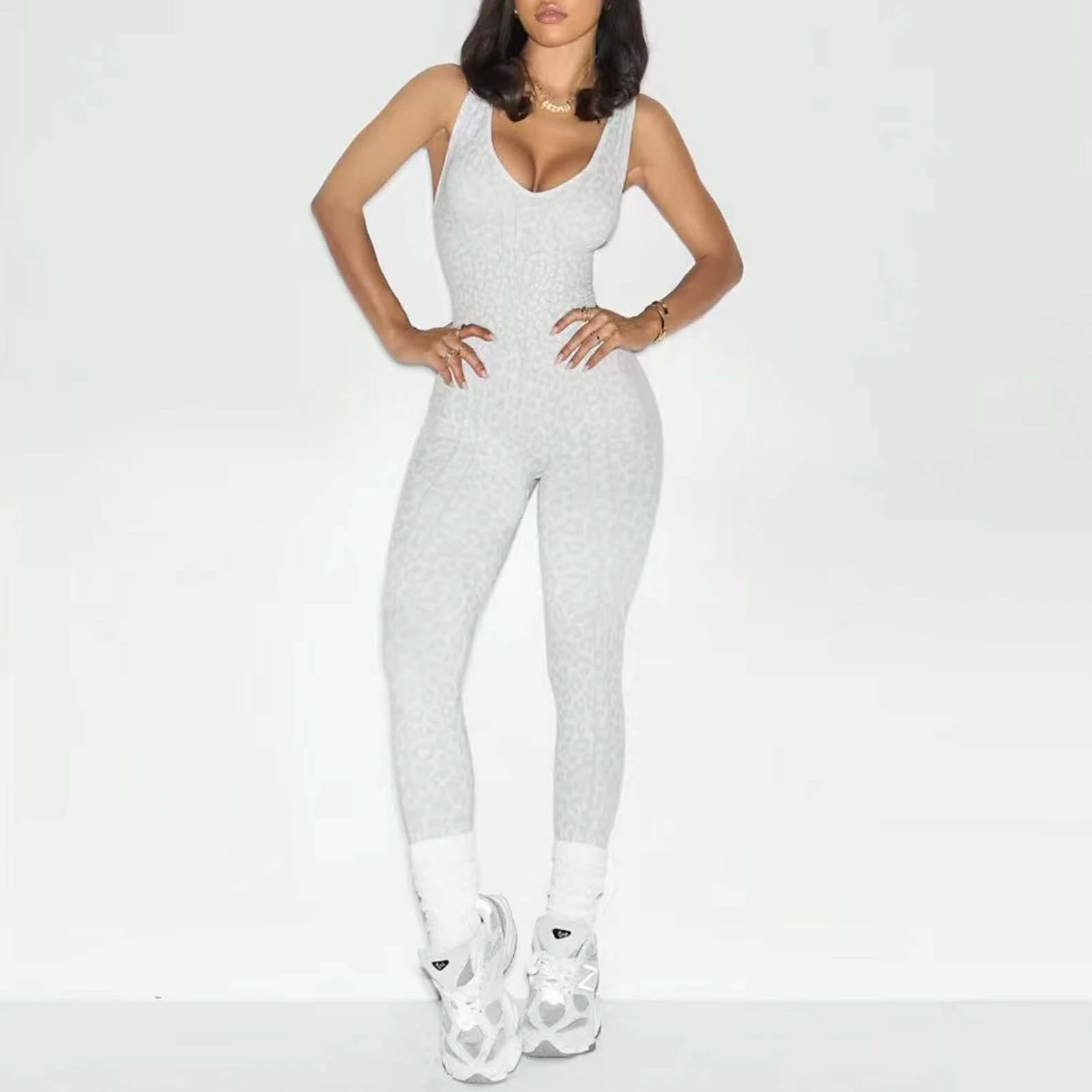 بدلة رياضية نسائية بطبعة الفهد عميقة على شكل حرف V قطعة واحدة سراويل يوجا Scrunch للتمرين واللياقة البدنية والصالة الرياضية بدلات ضيقة رياضية